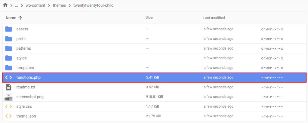 Ga naar Websites → Dashboard en kies Bestandsbeheer. Ga naar wp-content → themes. Zoek je child theme en dubbelklik op het bestand functions.php om het te openen en te bewerken.
